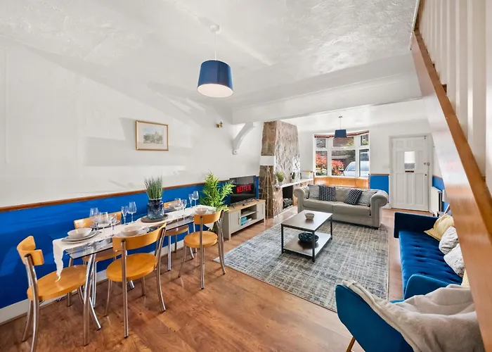 Heartwarming Windsor Cottage With Free Parking That Is Perfect For Relaxation